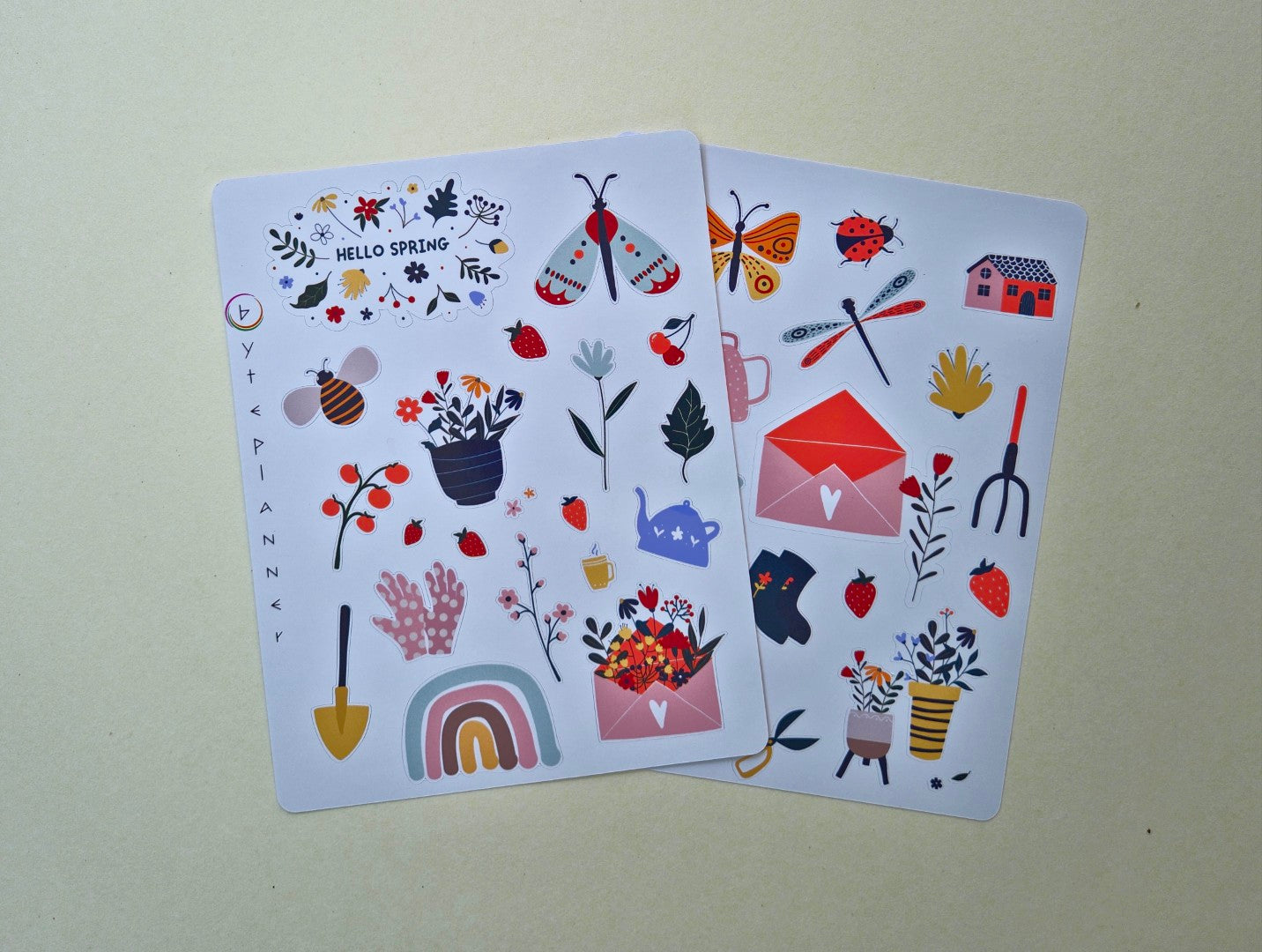 Frühlingssticker mit Insekten, Blumen & Gartenmotiven