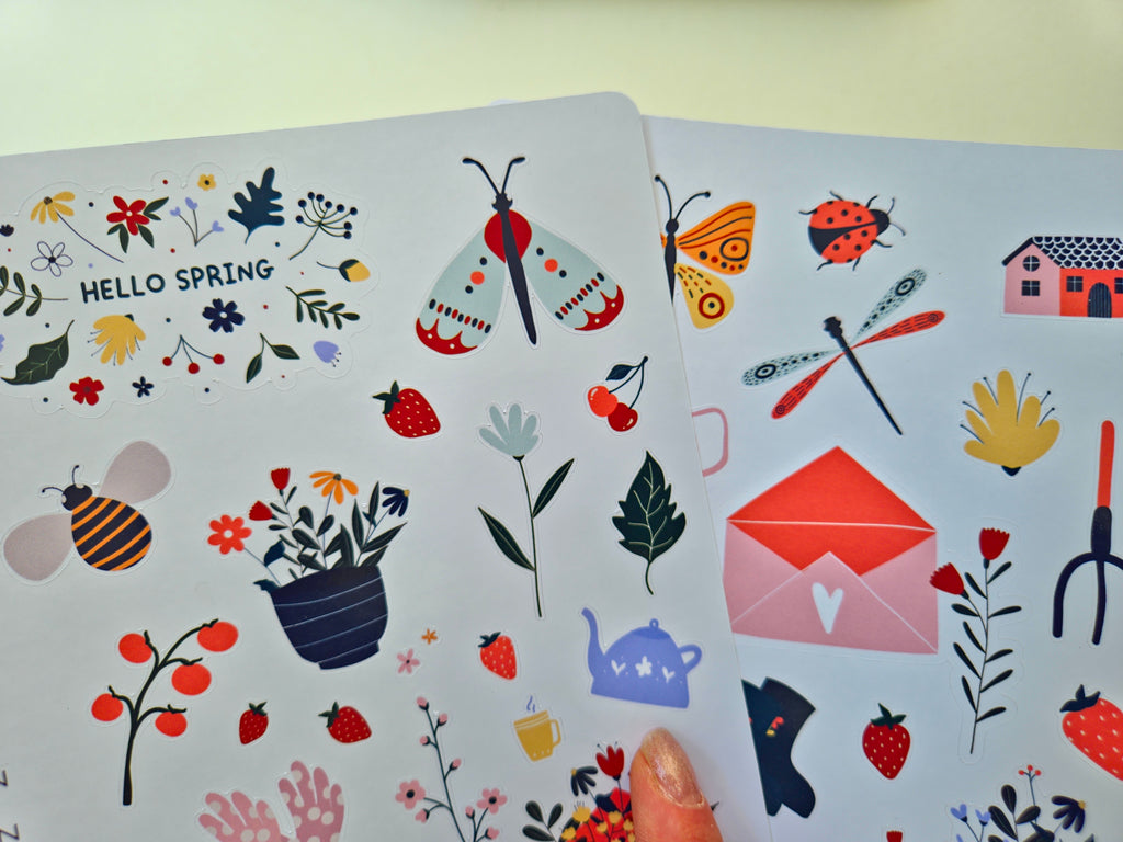 Frühlingssticker mit Insekten, Blumen & Gartenmotiven