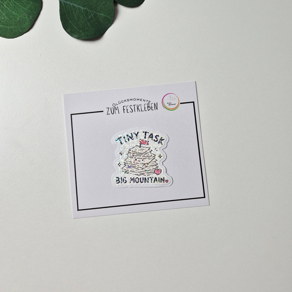 Holo Sticker „Tiny Task, Big Mountain“ – Kawaii Glitzer Sticker für Laptop, Kindle & E-Reader | Motivationssticker