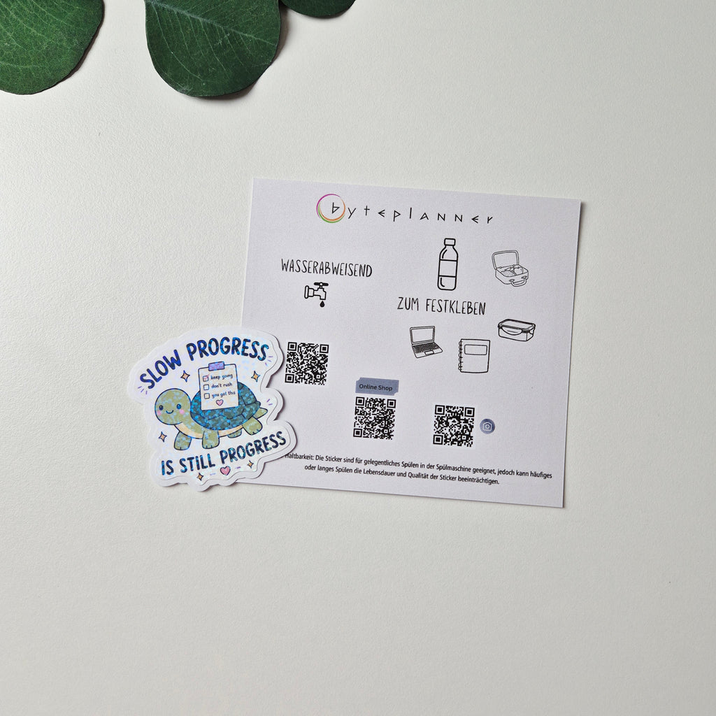 Holo Glitzer Sticker „Slow Progress is Still Progress“ – Kawaii Schildkröte, wasserabweisend