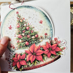 Weihnachtskarte mit Schneekugel-Motiv und Anhänger