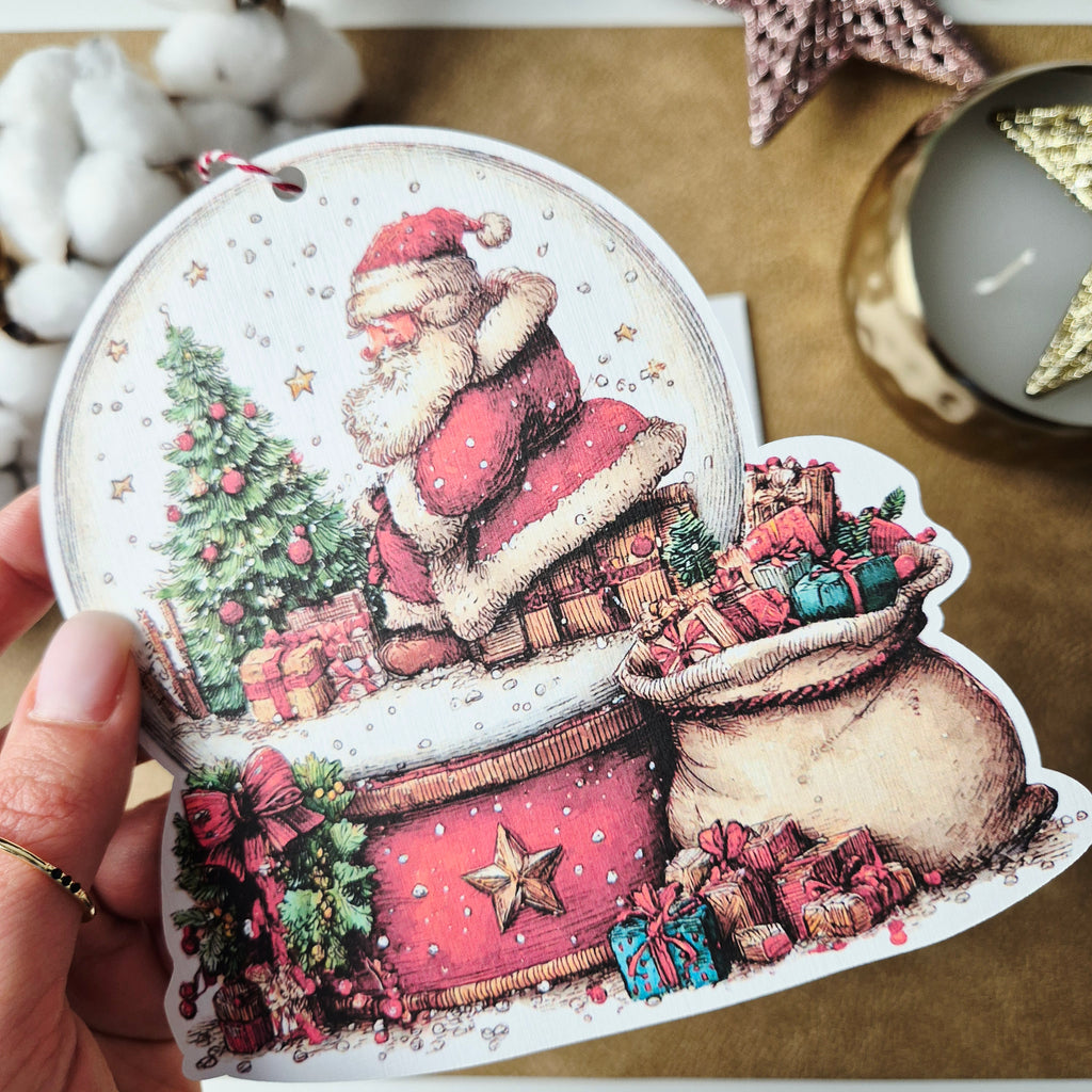 Weihnachtskarte mit Schneekugel-Motiv und Anhänger