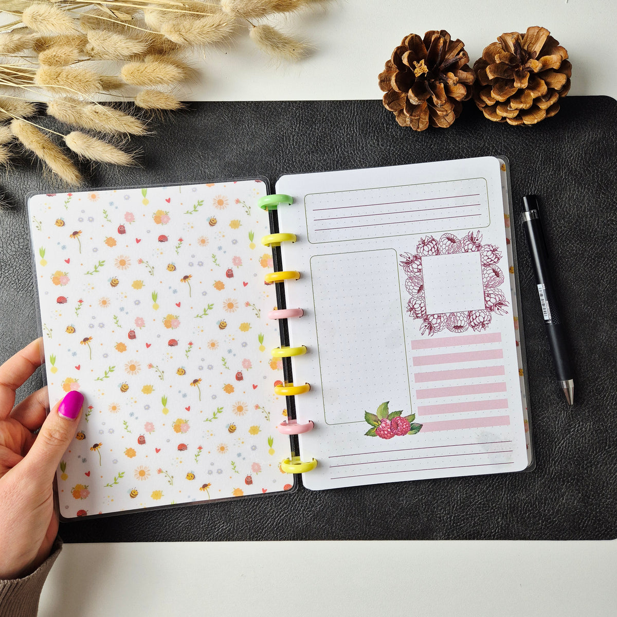 A5 Discbound Bullet Journal mit Beeren und Gartenzwergen