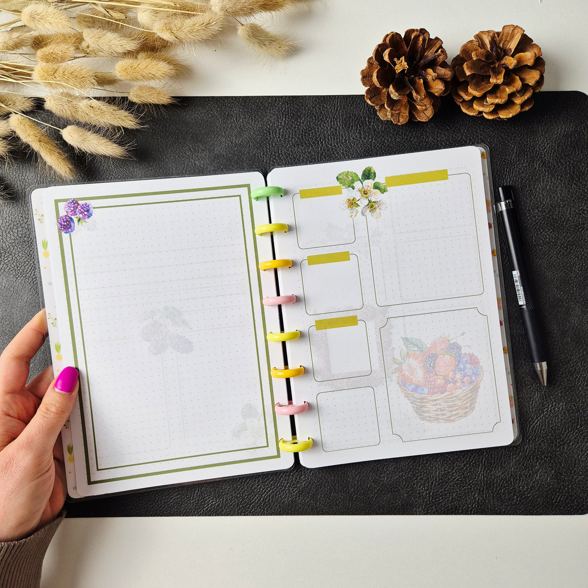 A5 Discbound Bullet Journal mit Beeren und Gartenzwergen