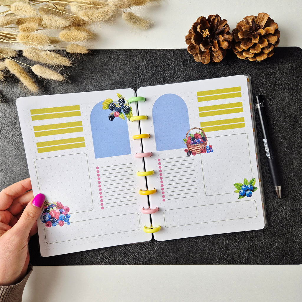 A5 Discbound Bullet Journal mit Beeren und Gartenzwergen
