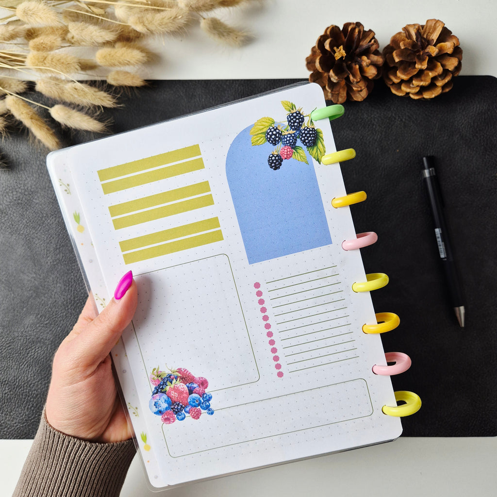 A5 Discbound Bullet Journal mit Beeren und Gartenzwergen