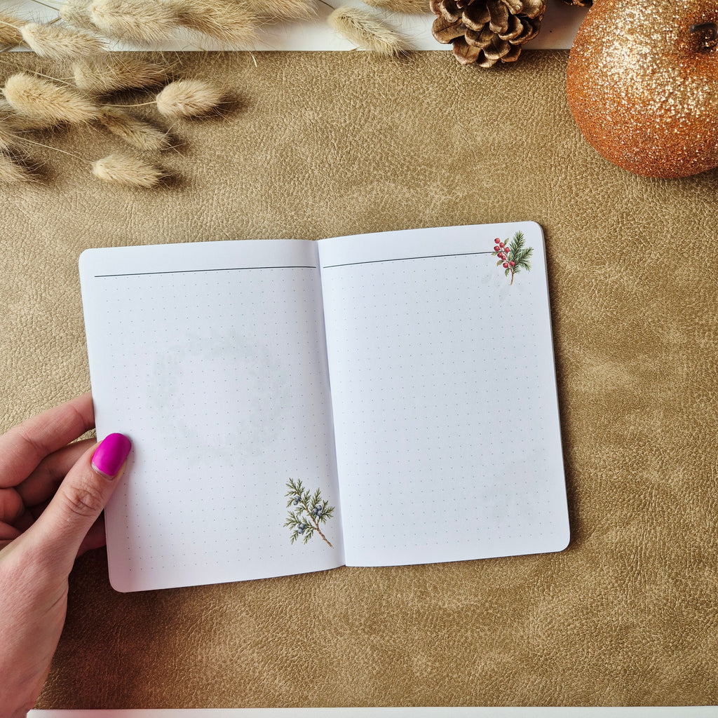 Notizbuch A6 gepunktet mit weihnachtlichen Naturmotiven