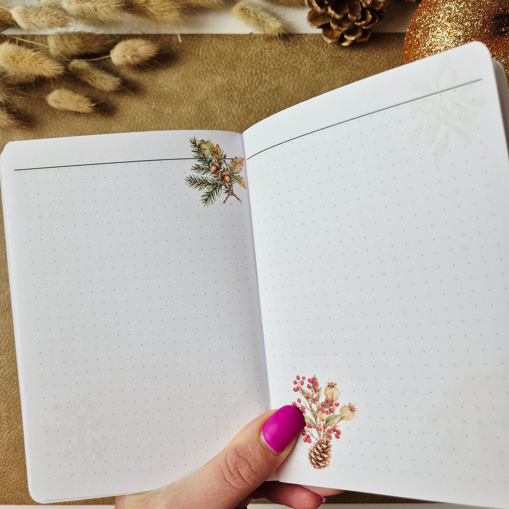 Notizbuch A6 gepunktet mit weihnachtlichen Naturmotiven
