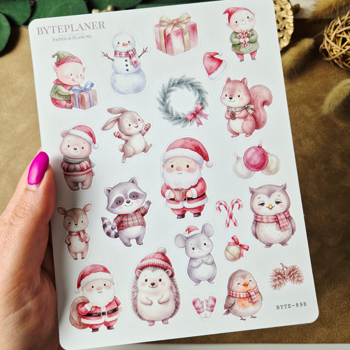 Weihnachtssticker im Aquarellstil – 2 Bögen mit Tiermotiven und Weihnachtsmännern