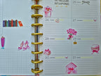 Zwei Stickerbögen im Format 13 × 17 cm mit romantischen pastellrosa Motiven (Schleifen, Parfumflakon, Geschenkboxen, Cupcake, Erdbeere, Kirschen, Blumen und Schmetterlinge) auf weißem Hintergrund
