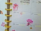 Zwei Stickerbögen im Format 13 × 17 cm mit romantischen pastellrosa Motiven (Schleifen, Parfumflakon, Geschenkboxen, Cupcake, Erdbeere, Kirschen, Blumen und Schmetterlinge) auf weißem Hintergrund
