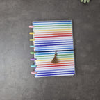 Regenbogen-Notizbuch im A5-Format – handgemacht mit bunten Streifen und Discs