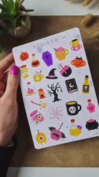 Halloween-Stickerbogen mit Kürbissen und Hexenmotiven