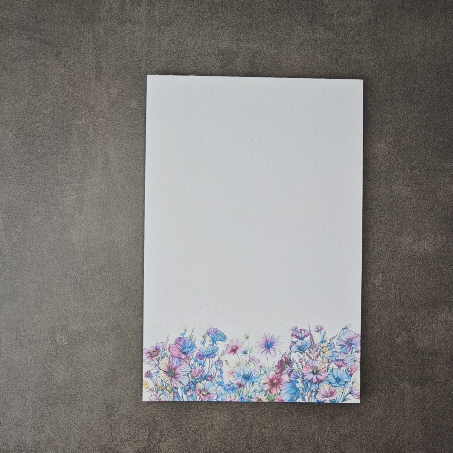 Handgemachter Dot Grid Notizblock mit floralem Design