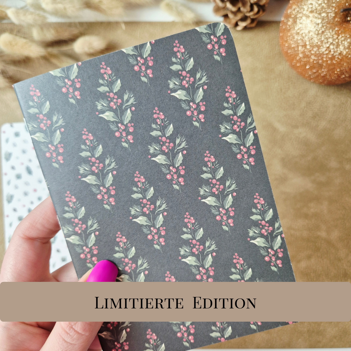 Notizbuch A6 gepunktet mit weihnachtlichen Naturmotiven